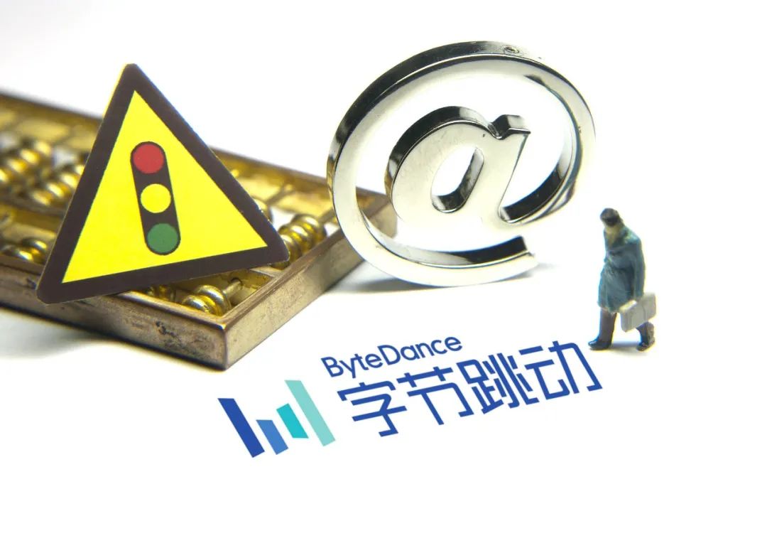 2024大模型之战：从技术浪漫到落地求生丨封面故事