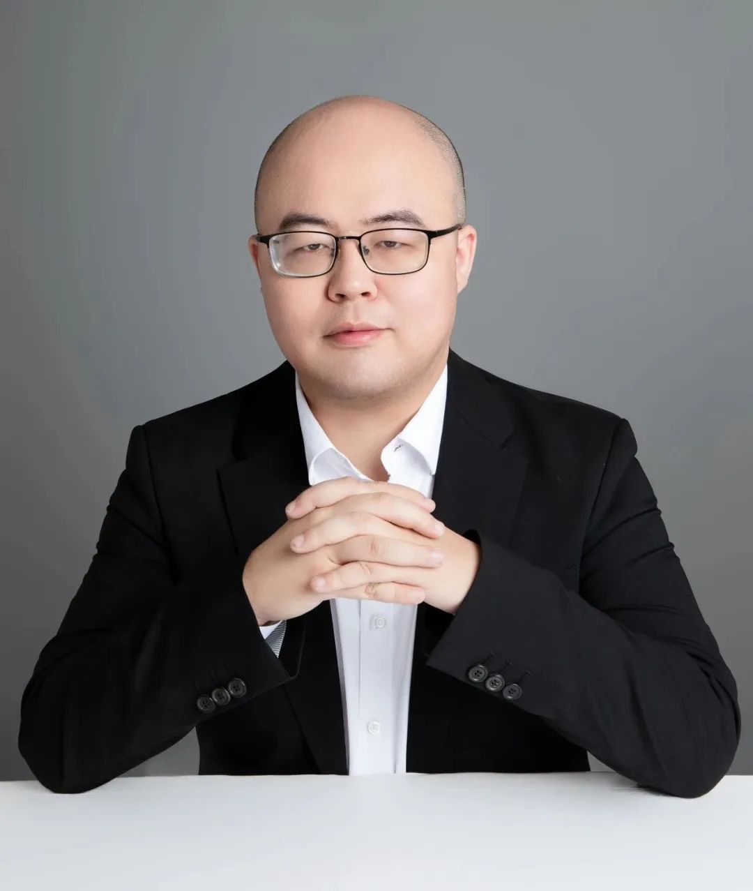 2024大模型之战：从技术浪漫到落地求生丨封面故事