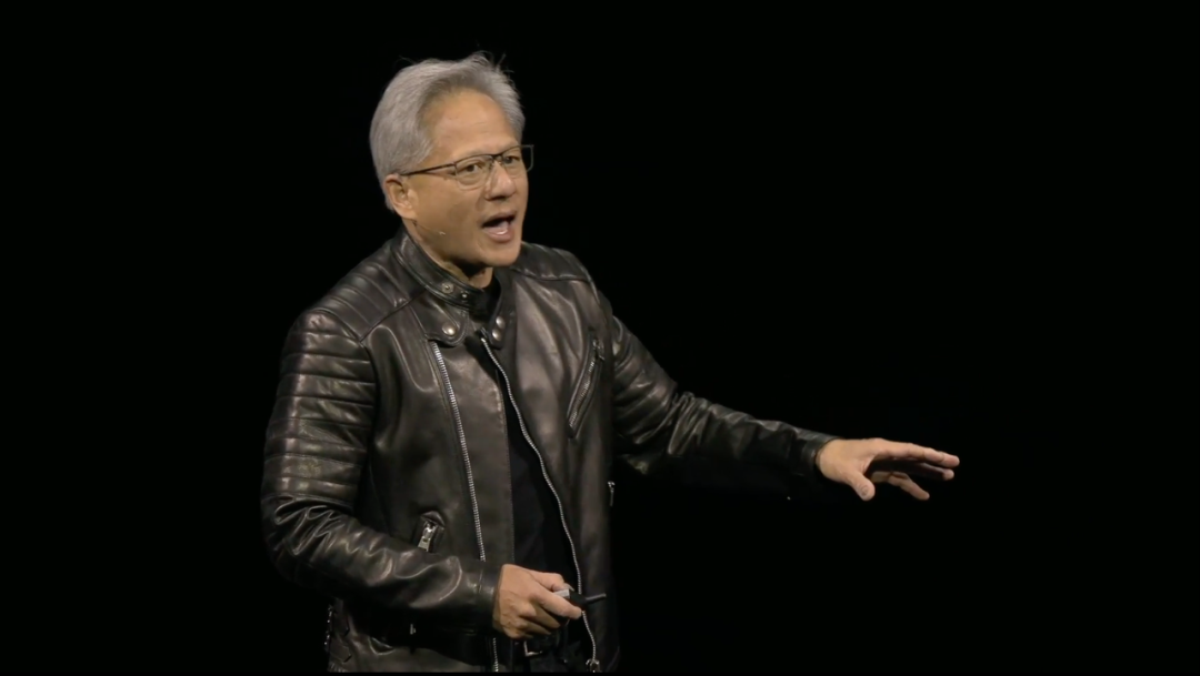 不止核弹芯片，黄仁勋发布两台 AI 个人超算，还拿下全球最快 DeepSeek 推理速度