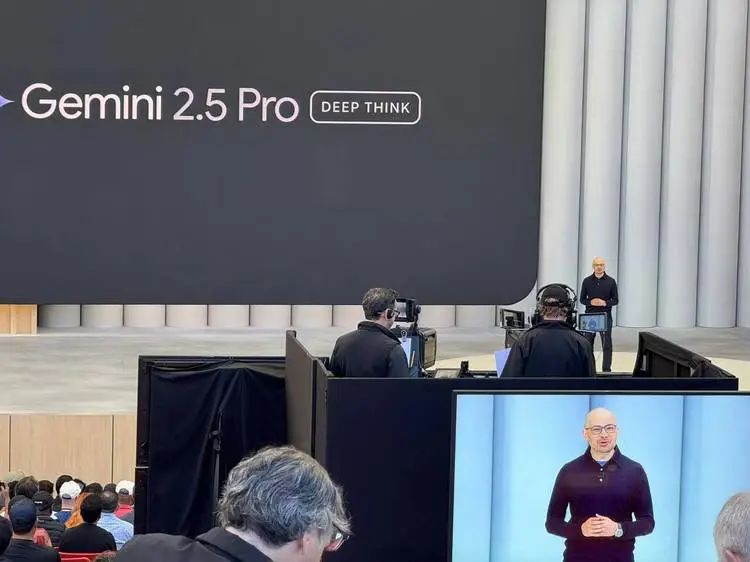 Gemini接管搜索、全家桶秒变通用Agent ,以及Google Glass is so back!|直击Google I/O