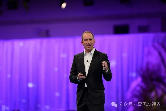 OpenAI主席万字访谈：AGI的定义、AI重塑软件工程及未来十年展望