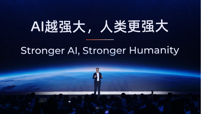 2025 AI Agent 元年：你还在用 AI 聊天，别人已靠“智能体”成为“超级个体”