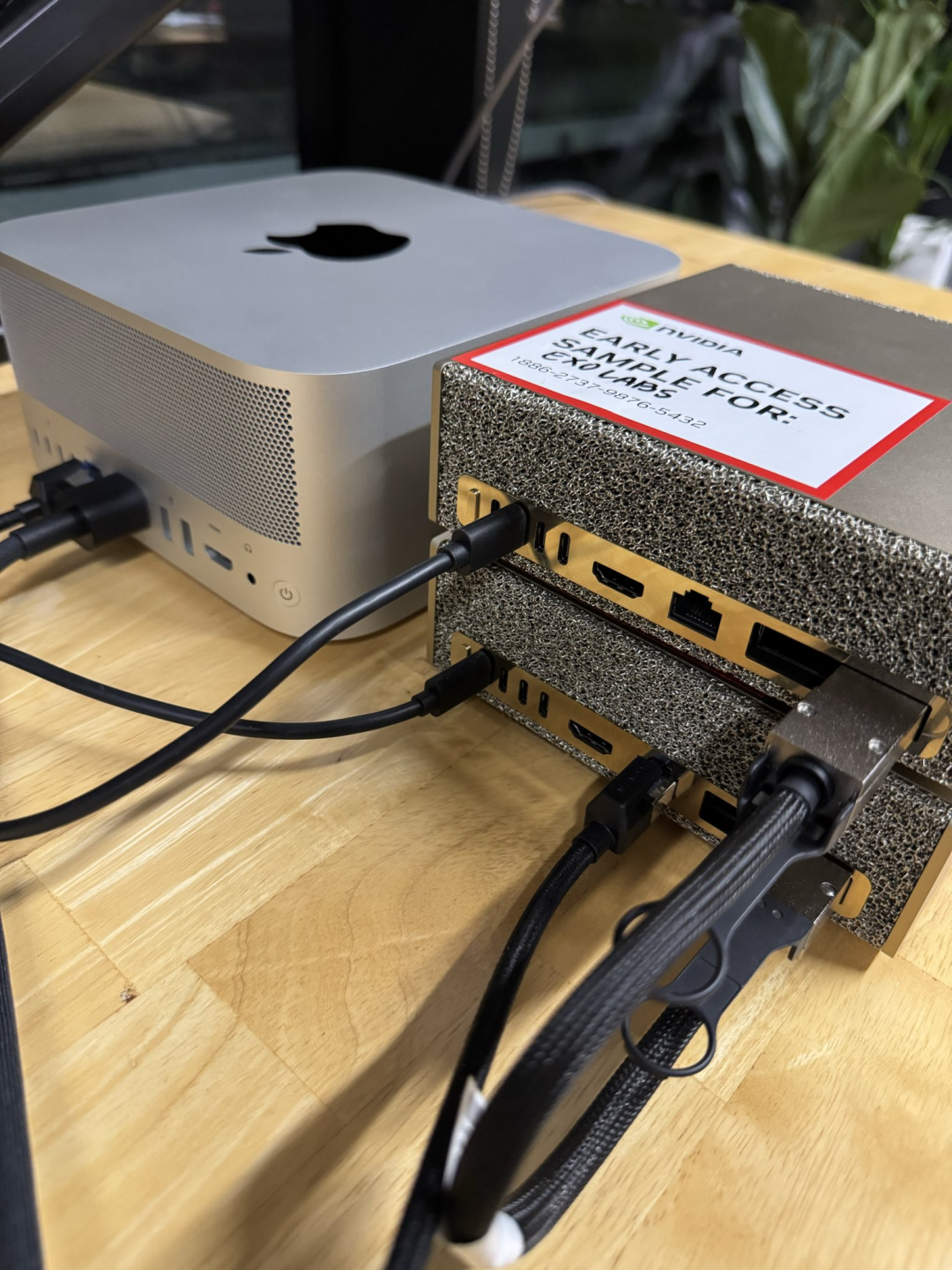 技能英伟达桌面超算，加入苹果Mac Studio快爆了：推理速度飙升至277%