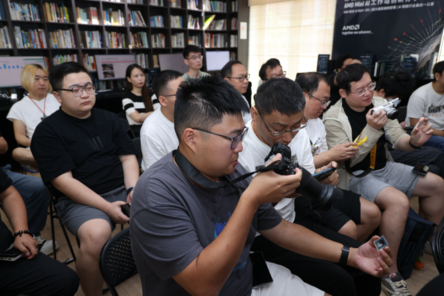 一台不到两万的小怪兽：AMD锐龙395真能撑起千亿大模型吗？| 前沿在线