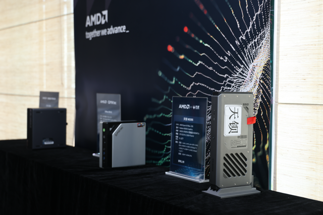 一台不到两万的小怪兽：AMD锐龙395真能撑起千亿大模型吗？| 前沿在线