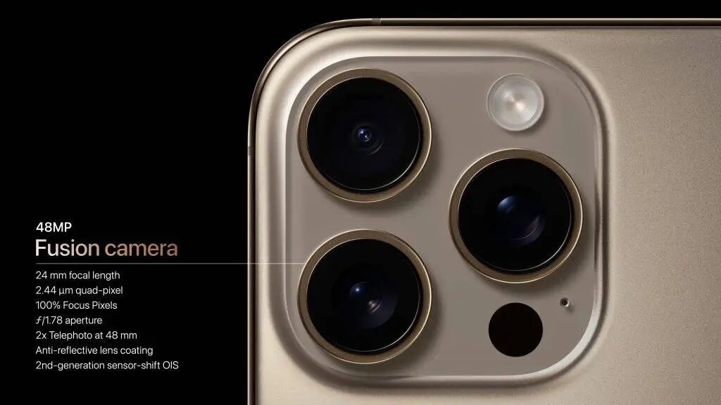 苹果刚刚发布史上首台 AI iPhone，最大亮点是按键