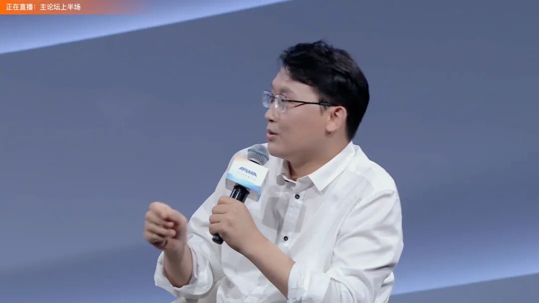 万字实录 | 杨植麟、姜大昕、朱军现场激辩！国产 AI 巨头对 o1 模型和行业的深度思考