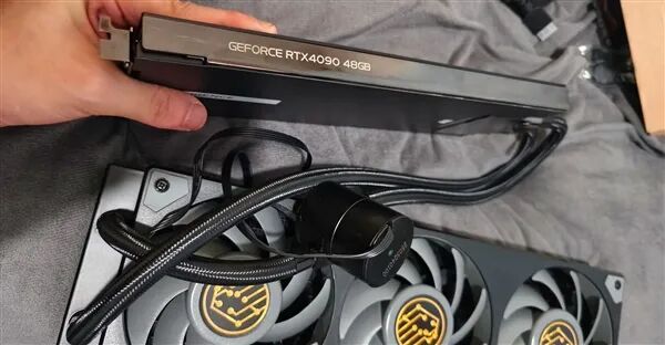 RTX 4090 48GB拆解、实测：噪音吵得耳朵要崩溃了