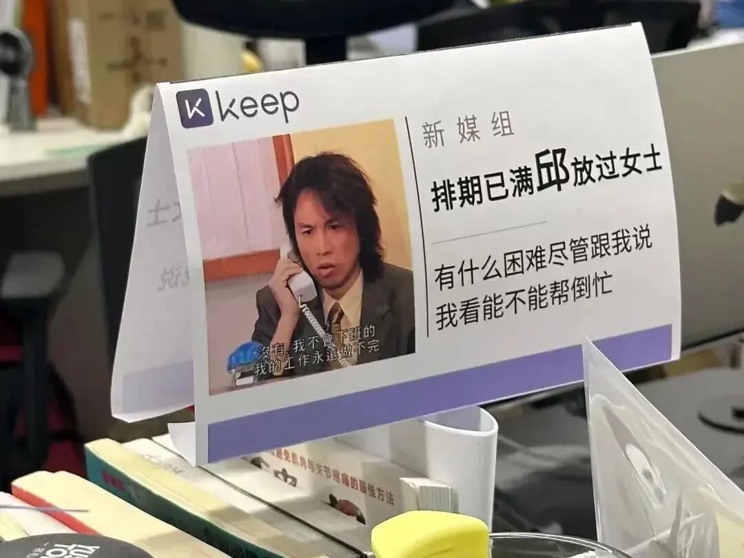 我用AI做了个00后疯感工牌生成器，领导看到后私聊找我要链接