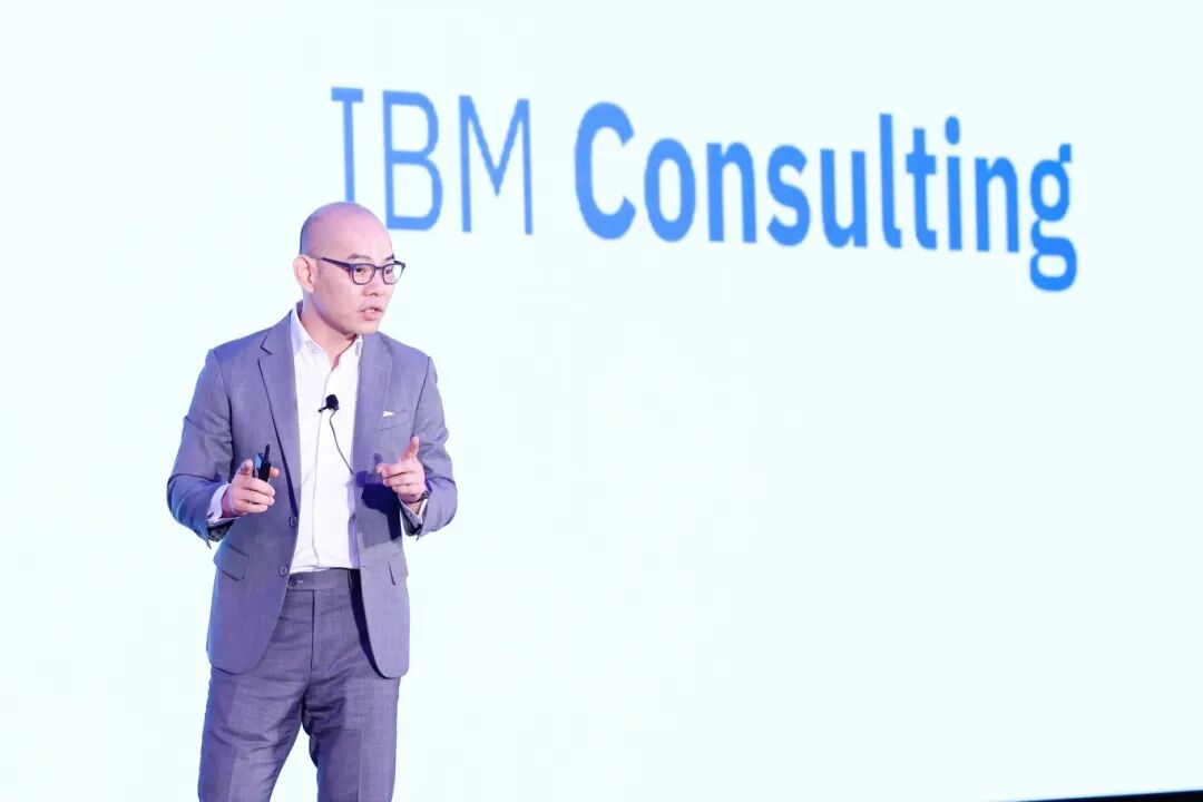 媒体观点：企业级 AI，正在守望规模化应用的“奇点”—— IBM 如何带来 AI 生产力的“催化剂”