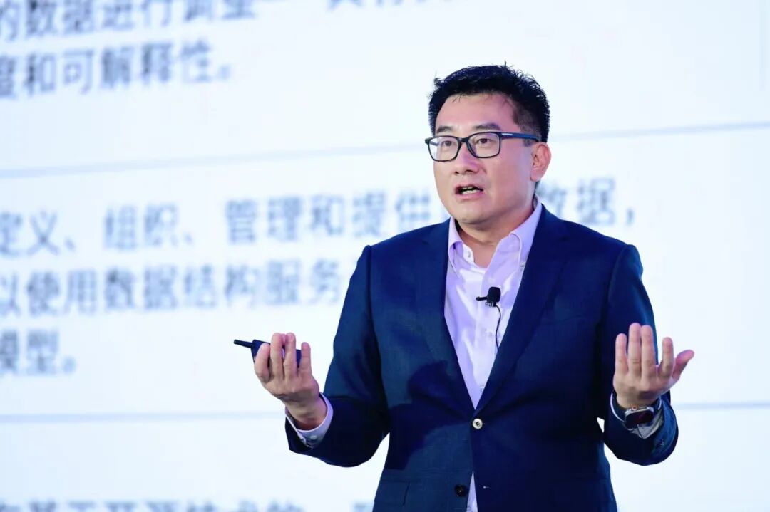 媒体观点：企业级 AI，正在守望规模化应用的“奇点”—— IBM 如何带来 AI 生产力的“催化剂”
